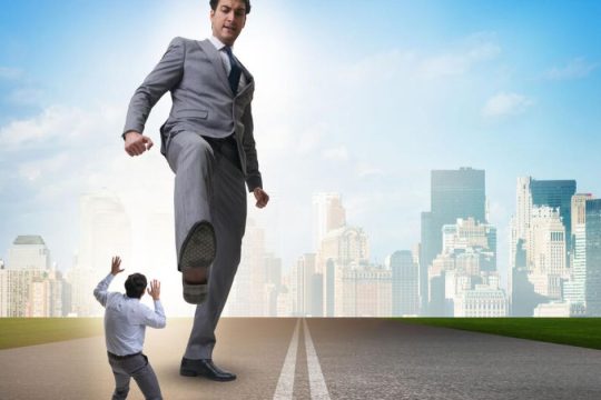 Μάστιγα η κατάχρηση εξουσίας στους χώρους εργασίας